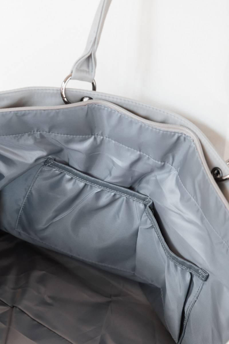 bamboom-borsa-a-tracolla-mamma-in-tessuto-grigio-05-con-materassino image 4