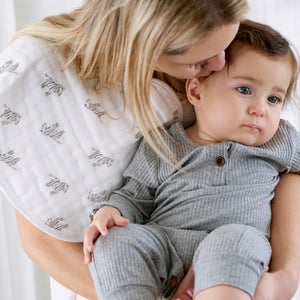 aden-anais-bundle-organic-swaddle-muslin-bavaglini-e-coperta image 3