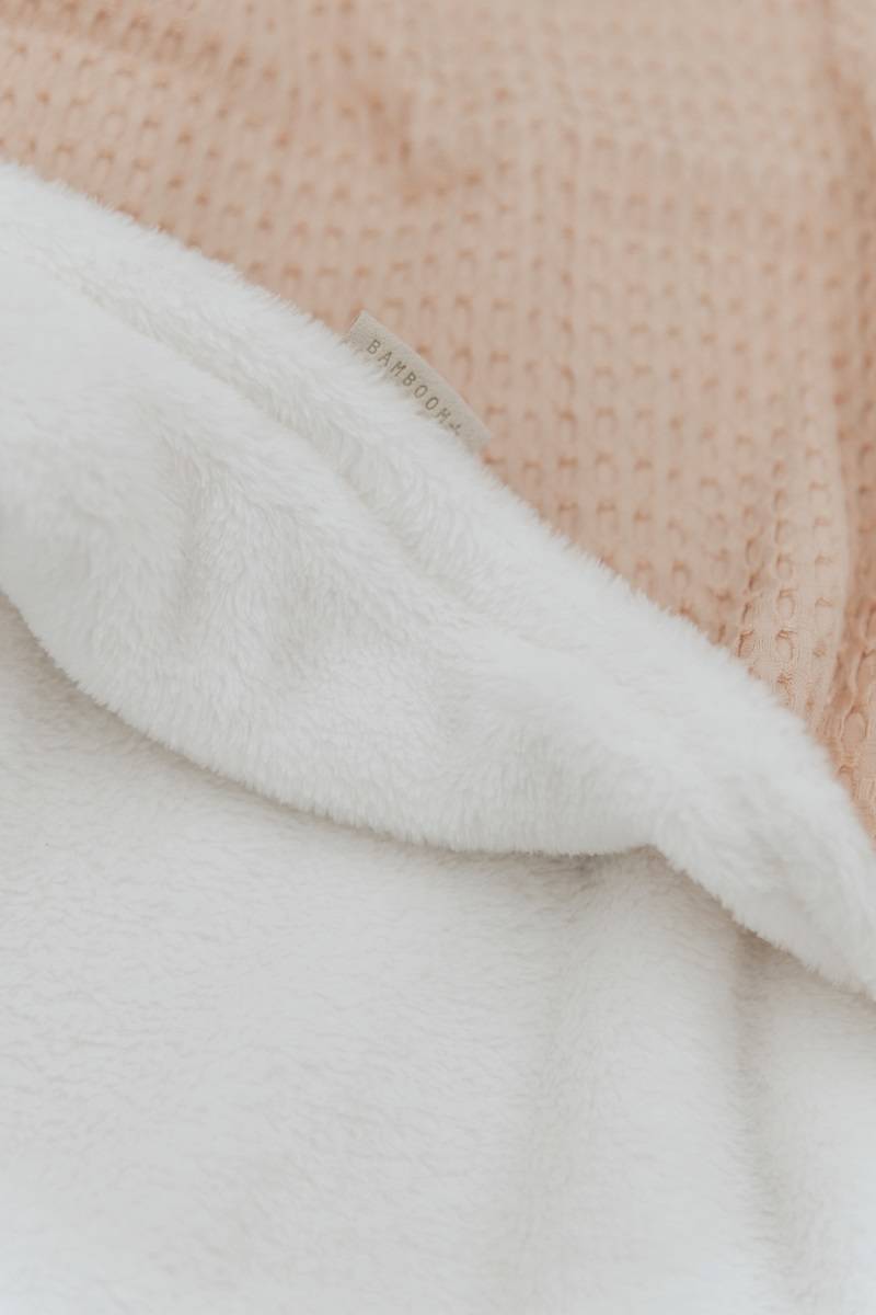 bamboom-coperta-culla-100x75-goffrato-peluche-neutral-pink-134 image 4