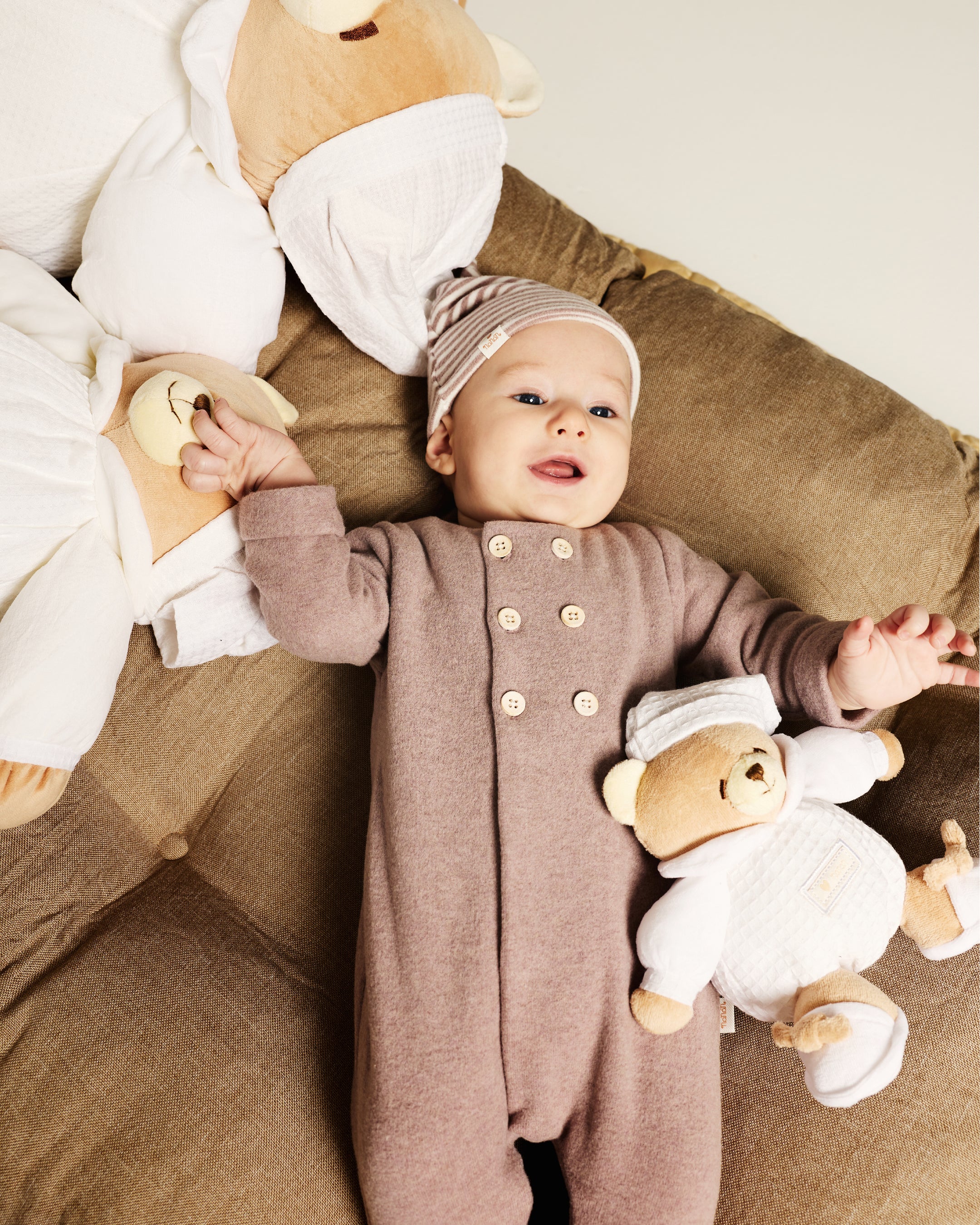 nanan-berretta-riga-beige-con-nodino-neonato image 3