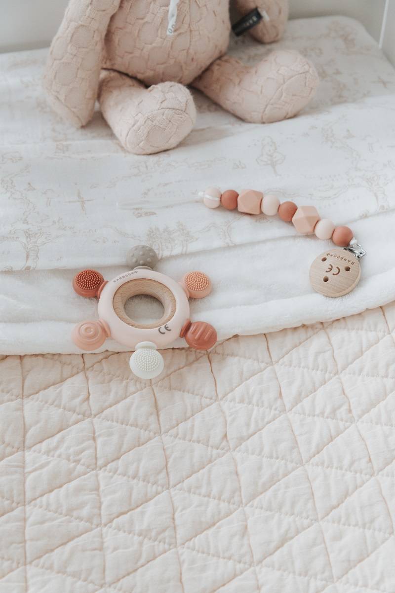 bamboom-massaggiagengive-legno-e-silicone-timone-rosa-04 image 4