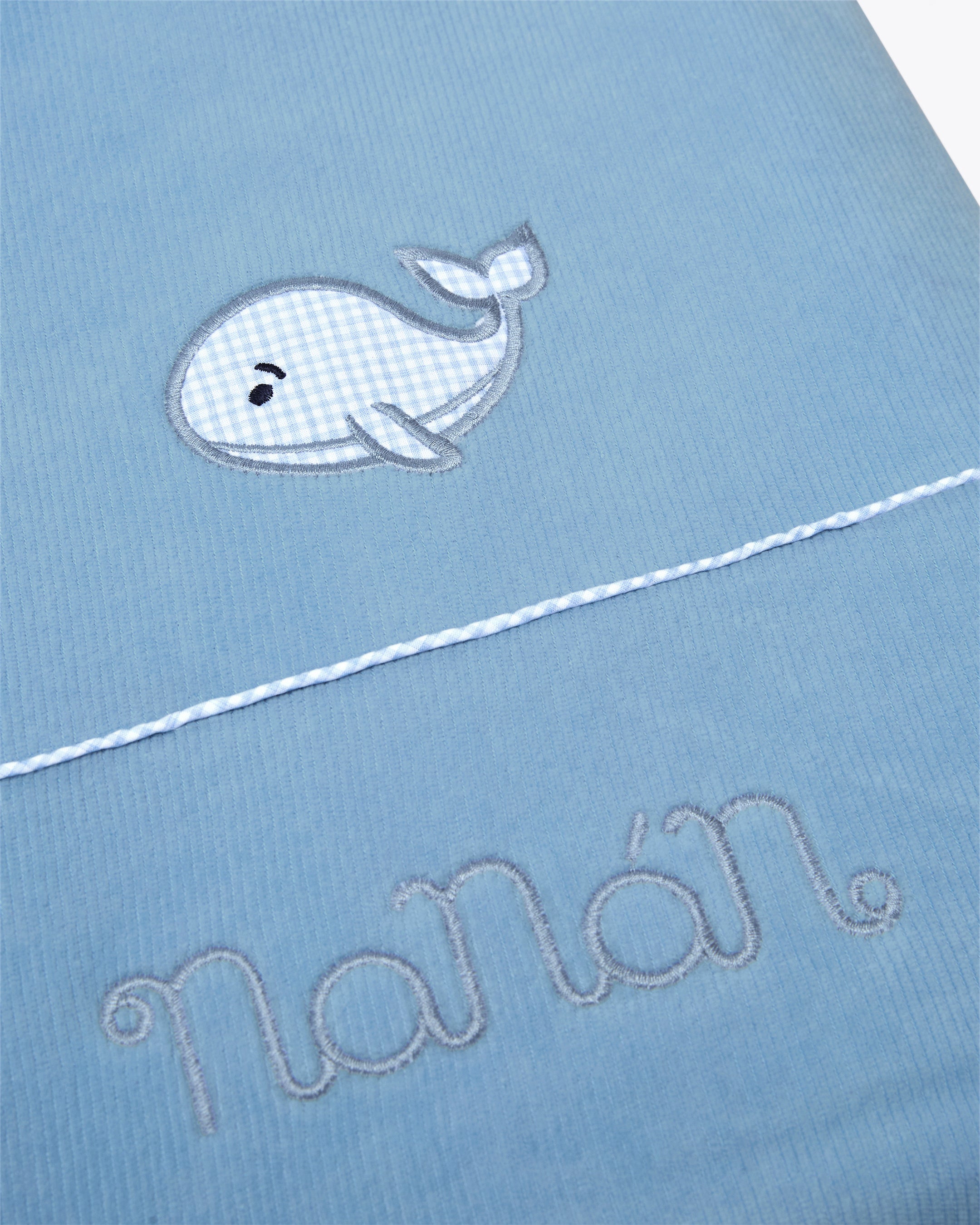 nanan-coperta-azzurra-in-ciniglia-a-coste-con-ricamo image 3