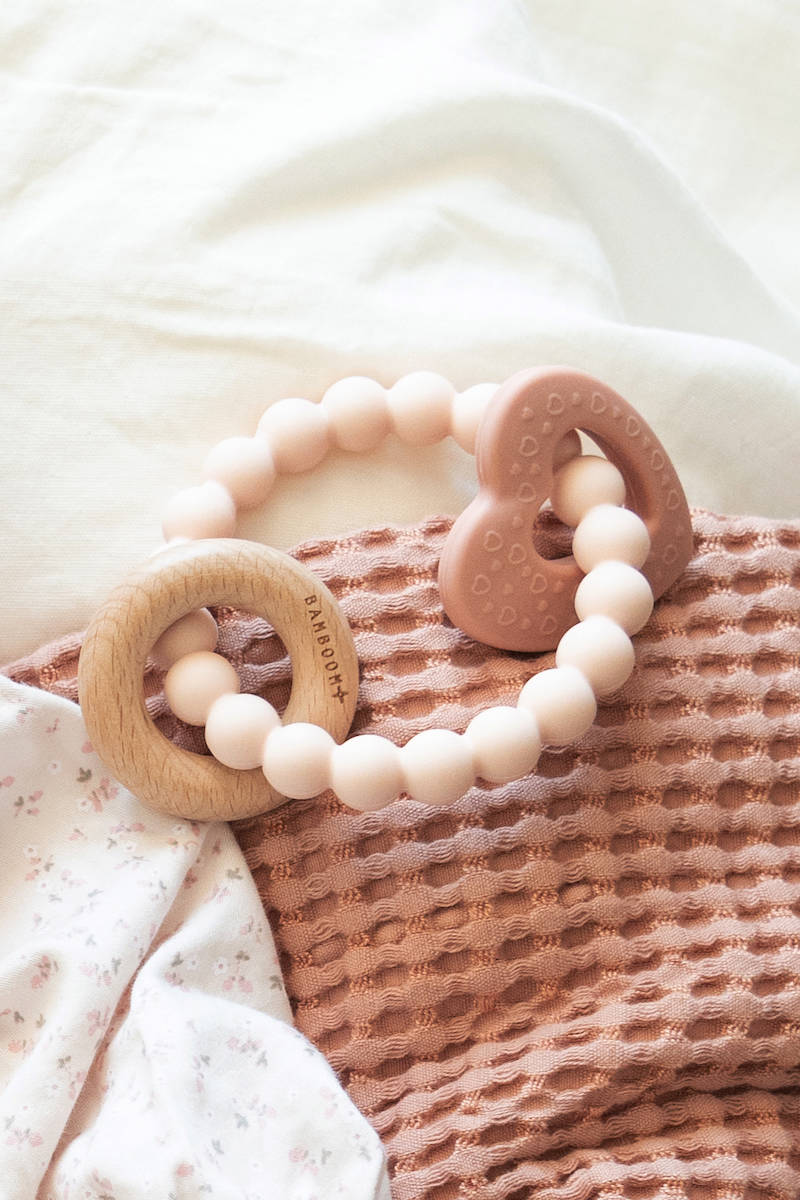 bamboom-massaggiagengive-legno-e-silicone-cuore-rosa-04 image 4