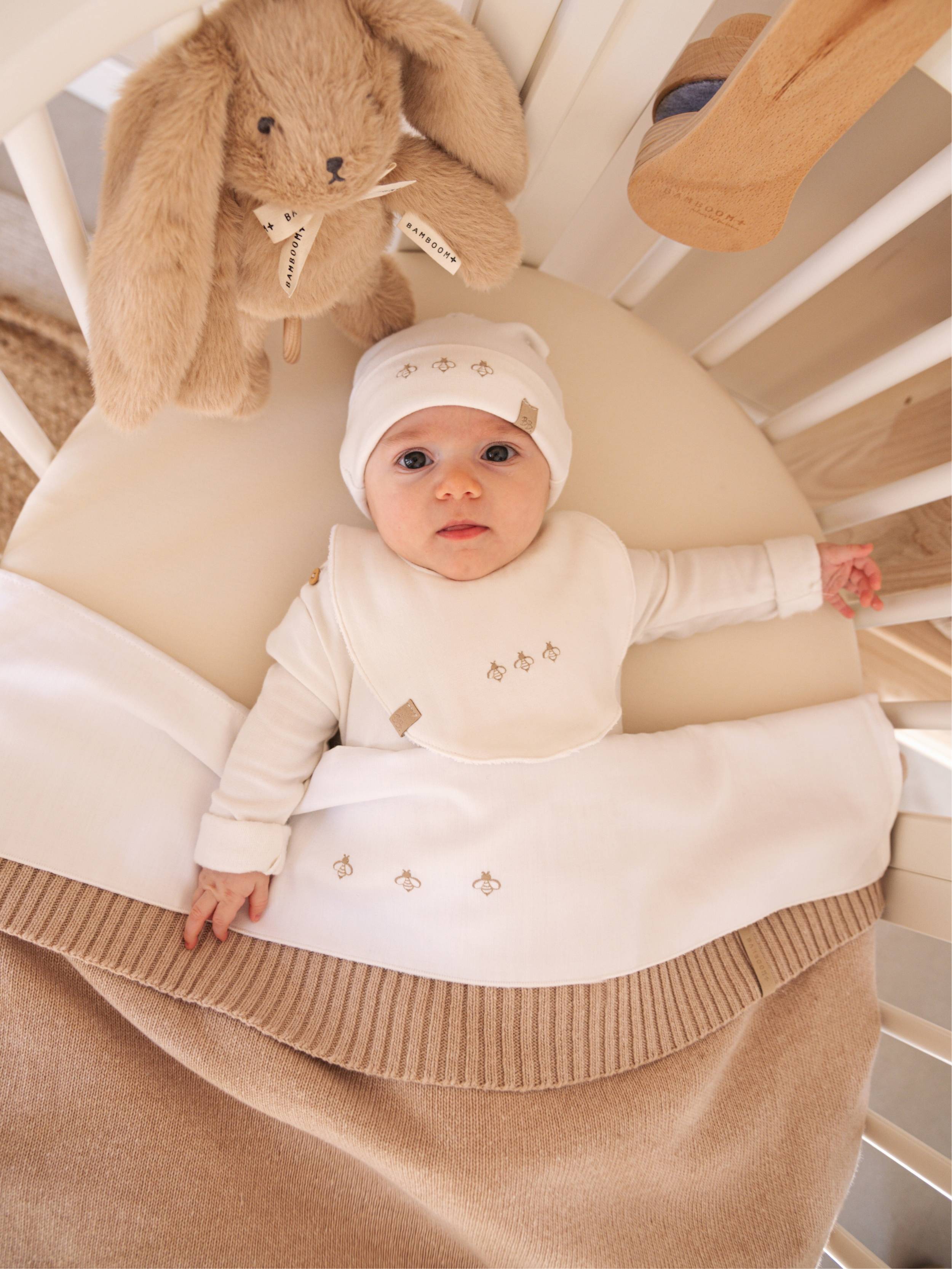 bamboom-bees-cappellino-neonato-ricamo-apine-panna-02 image 4