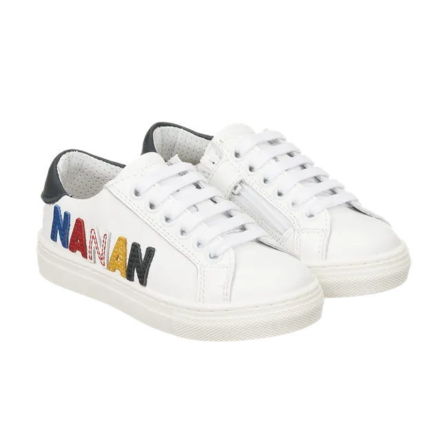 nanan-sneakers-bianche-bambino-con-dettagli-blu-e-logo-in-pelle image 1